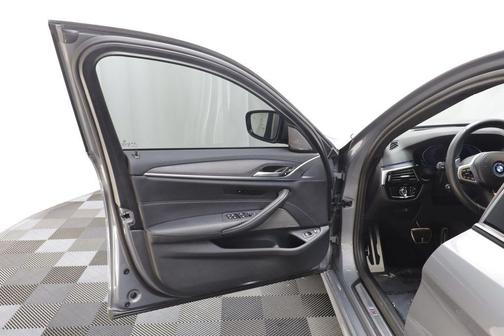 Skyscraper Gray Metallic 2023 BMW 530e Base