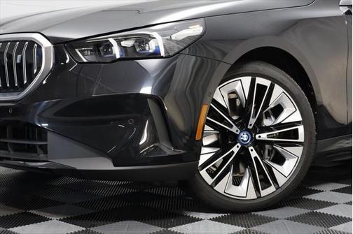 2025 BMW i5 xDrive40