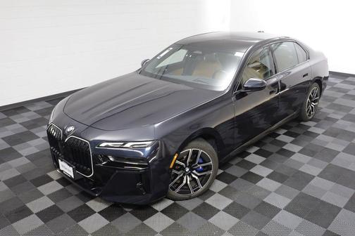 Carbon Black Metallic 2025 BMW 740 xDrive