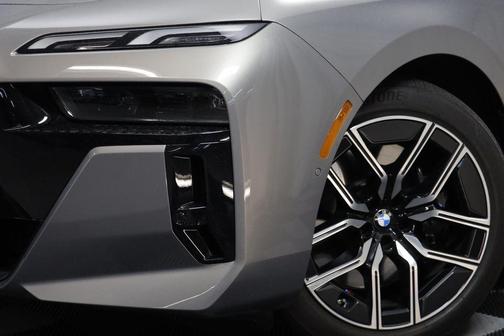 2025 BMW 750e i xDrive