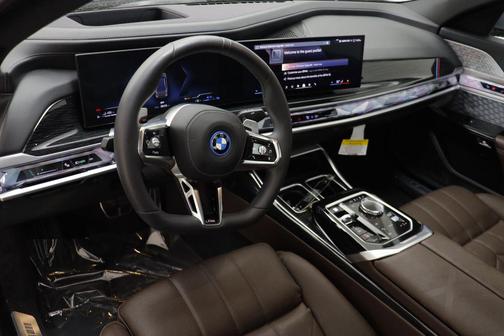 2025 BMW 750e i xDrive
