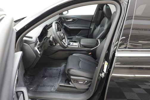 Mythos Black Metallic 2025 Audi Q7 55 Prestige