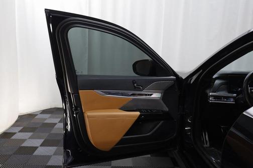 2023 BMW 740 i