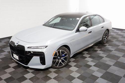 2025 BMW 750e i xDrive