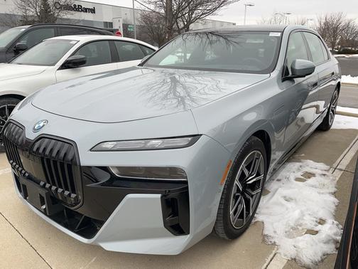 2025 BMW 750e i xDrive