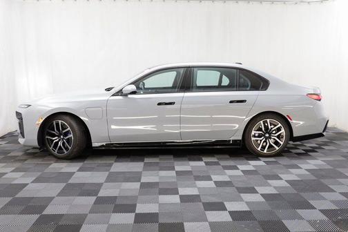 2025 BMW 750e i xDrive