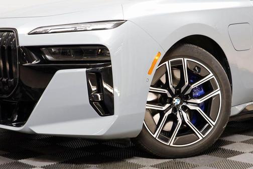 2025 BMW 750e i xDrive