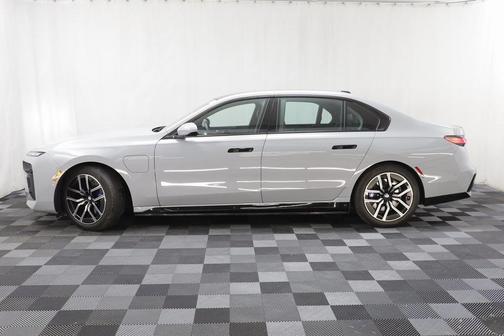 2025 BMW 750e i xDrive
