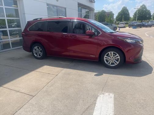 2021 Toyota Sienna LE
