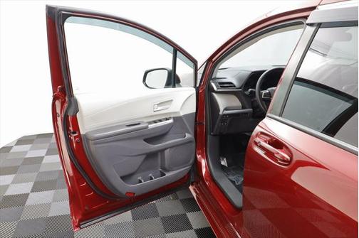 2021 Toyota Sienna LE