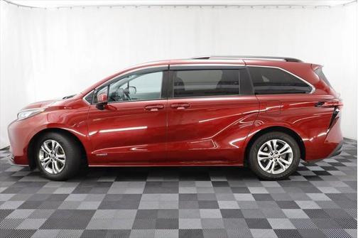 2021 Toyota Sienna LE
