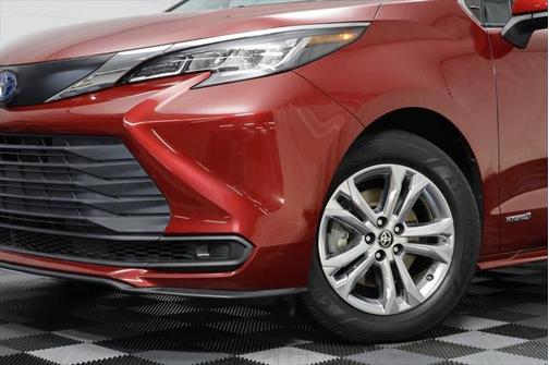 2021 Toyota Sienna LE