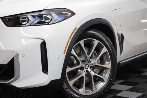 Alpine White 2026 BMW X5 PHEV xDrive50e