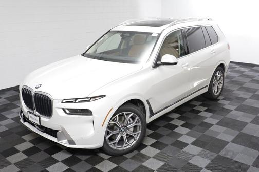 Mineral White Metallic 2023 BMW X7 xDrive40i