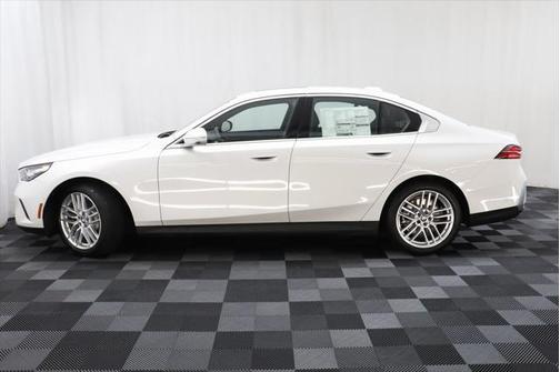 2025 BMW 530 i xDrive