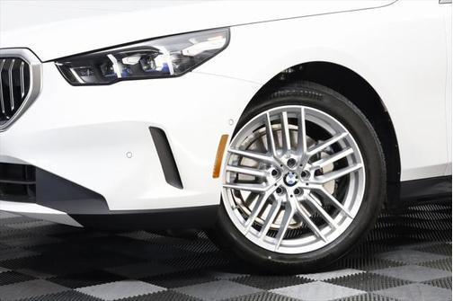 2025 BMW 530 i xDrive
