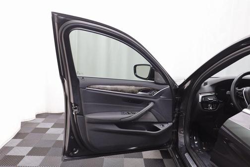 2023 BMW 530 i xDrive