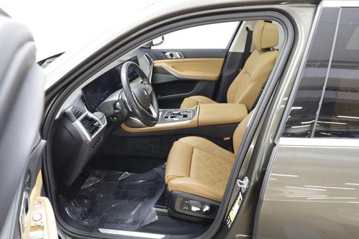 Manhattan Green Metallic 2024 BMW X7 xDrive40i