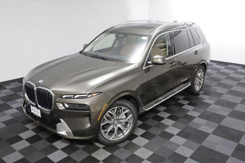 Manhattan Green Metallic 2024 BMW X7 xDrive40i