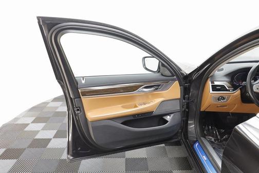 2022 BMW 750 i xDrive