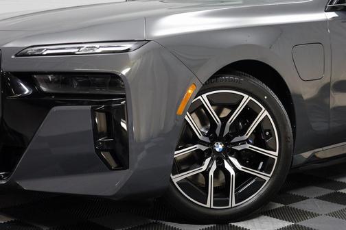 2026 BMW 750e i xDrive