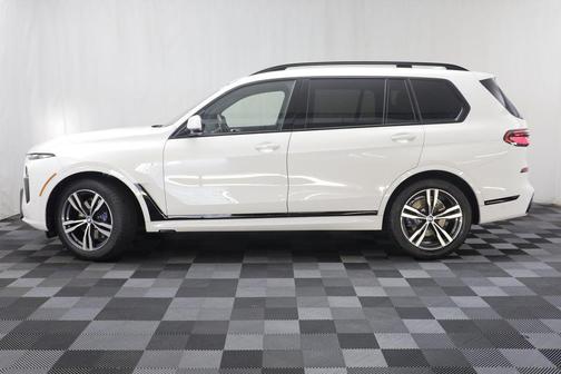 Alpine White 2024 BMW X7 xDrive40i