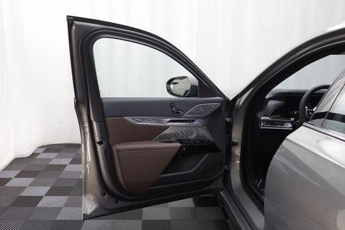 2026 BMW 750e i xDrive