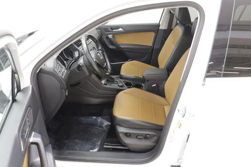 Pure White 2019 Volkswagen Tiguan 2.0T SE 4MOTION