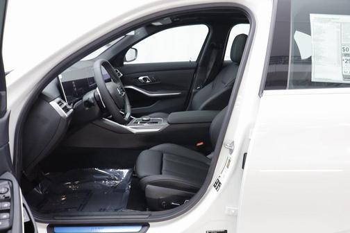 2025 BMW 330 i xDrive
