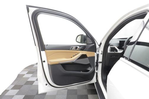 Mineral White Metallic 2026 BMW X5 xDrive40i