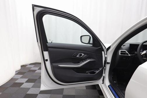 2026 BMW 330 i xDrive