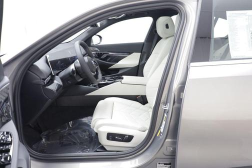 Oxide Grey Metallic 2026 BMW i5 xDrive40