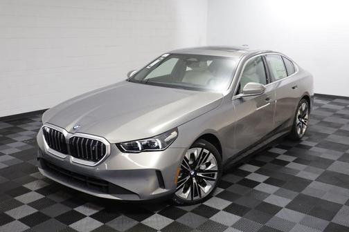 Oxide Grey Metallic 2026 BMW i5 xDrive40