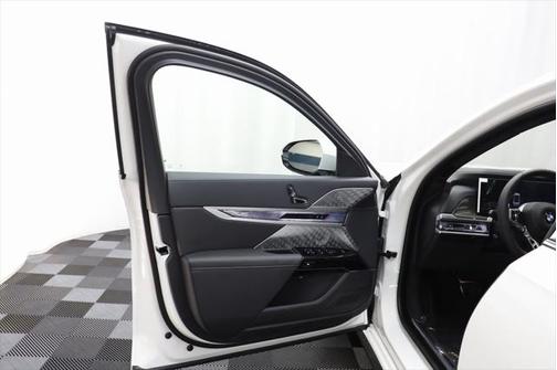 2025 BMW 760 i xDrive