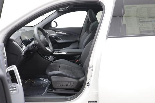 Alpine White 2026 BMW X2 xDrive28i