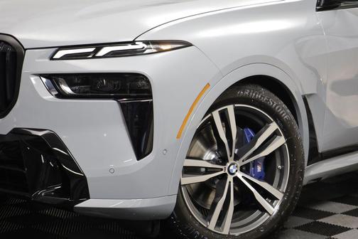 Brooklyn Grey Metallic 2027 BMW X7 xDrive40i