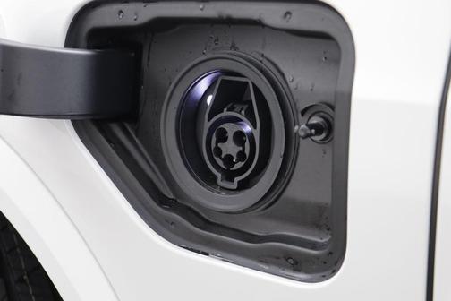 Alpine White 2026 BMW X5 PHEV xDrive50e