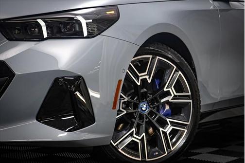 2025 BMW i5 xDrive40