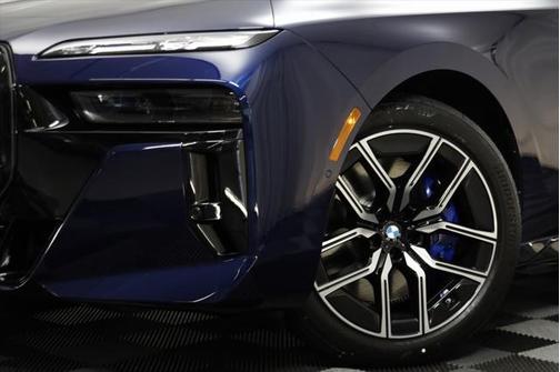 2025 BMW 760 i xDrive
