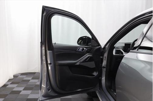2025 BMW X6 xDrive40i