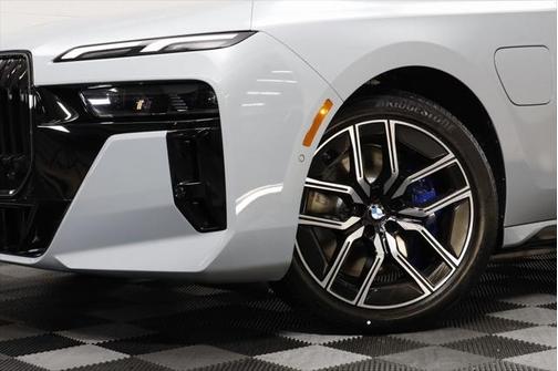 2025 BMW 750e i xDrive