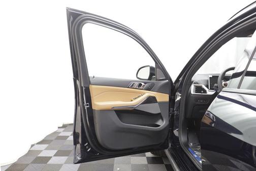Carbon Black Metallic 2026 BMW X5 xDrive40i