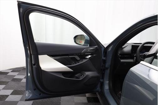 2025 BMW 530 i xDrive