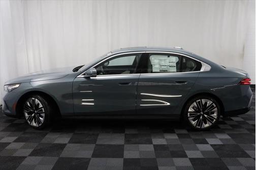 2025 BMW 530 i xDrive