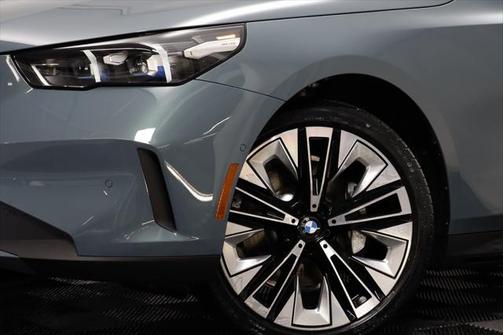 2025 BMW 530 i xDrive
