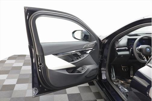 2025 BMW i5 xDrive40