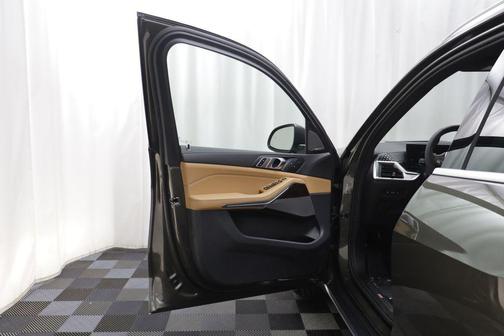 Manhattan Green Metallic 2026 BMW X5 xDrive40i