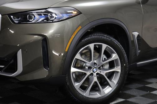 Manhattan Green Metallic 2026 BMW X5 xDrive40i