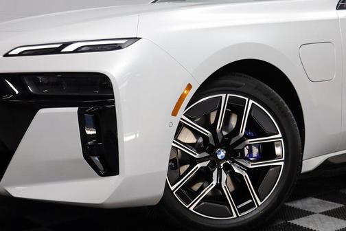 2026 BMW 750e i xDrive