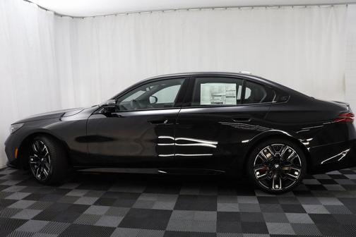 2025 BMW i5 M60